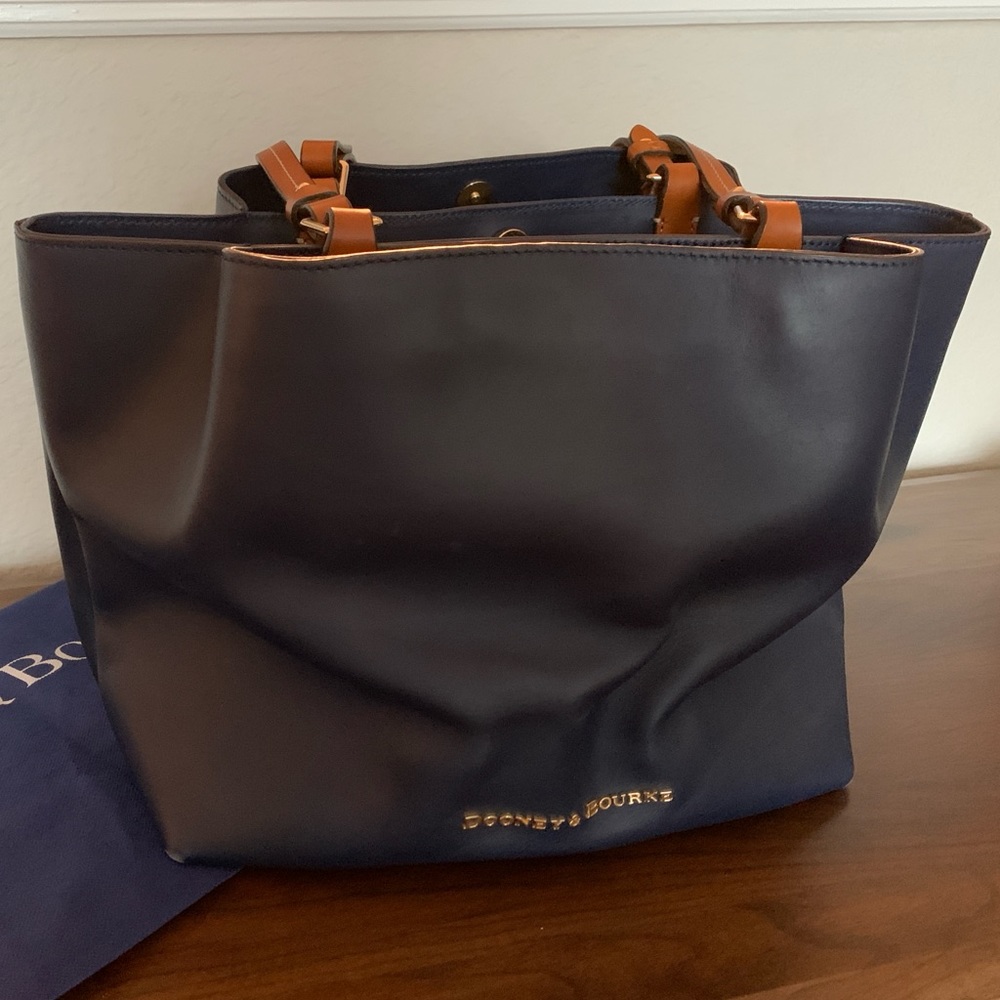 Dooney and Bourke	
Flynn Tote